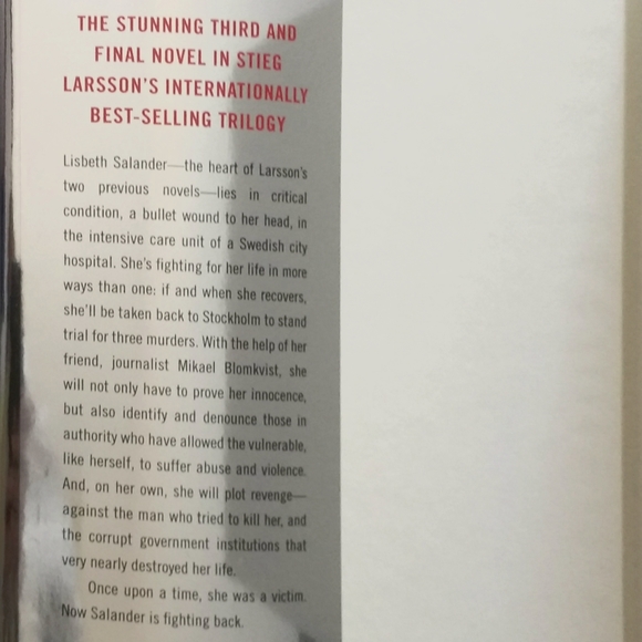 The Girl Who Kicked the Hornet's Nest hardcover - Picture 4 of 6